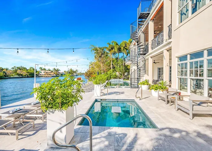 The Modern Castle Canal View Access Rooftop Living Greenhouse Vlllas Fort Lauderdale